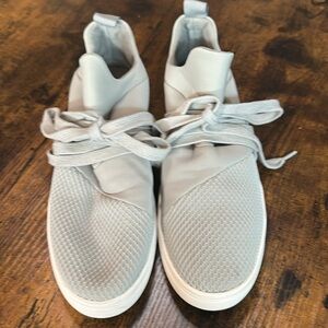 Steve Madden Women’s Lancer Gray
Textured Sneaker Size 7